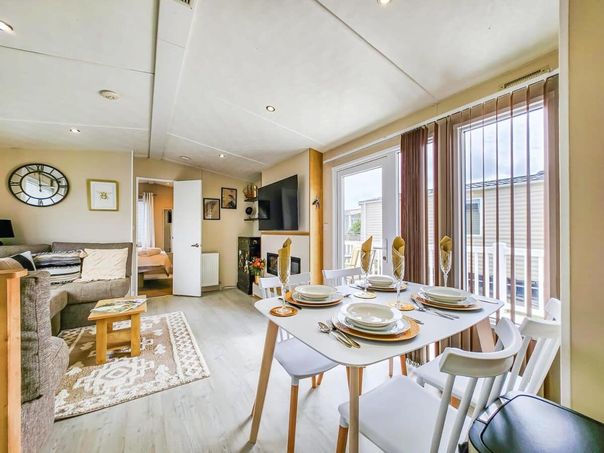 Escape To Paradise At Pevensey Bay Holiday Park 13 Woodland Walk Villa Luaran gambar