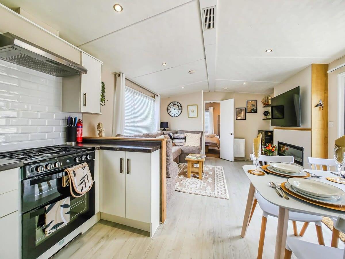 Escape To Paradise At Pevensey Bay Holiday Park 13 Woodland Walk Villa Luaran gambar