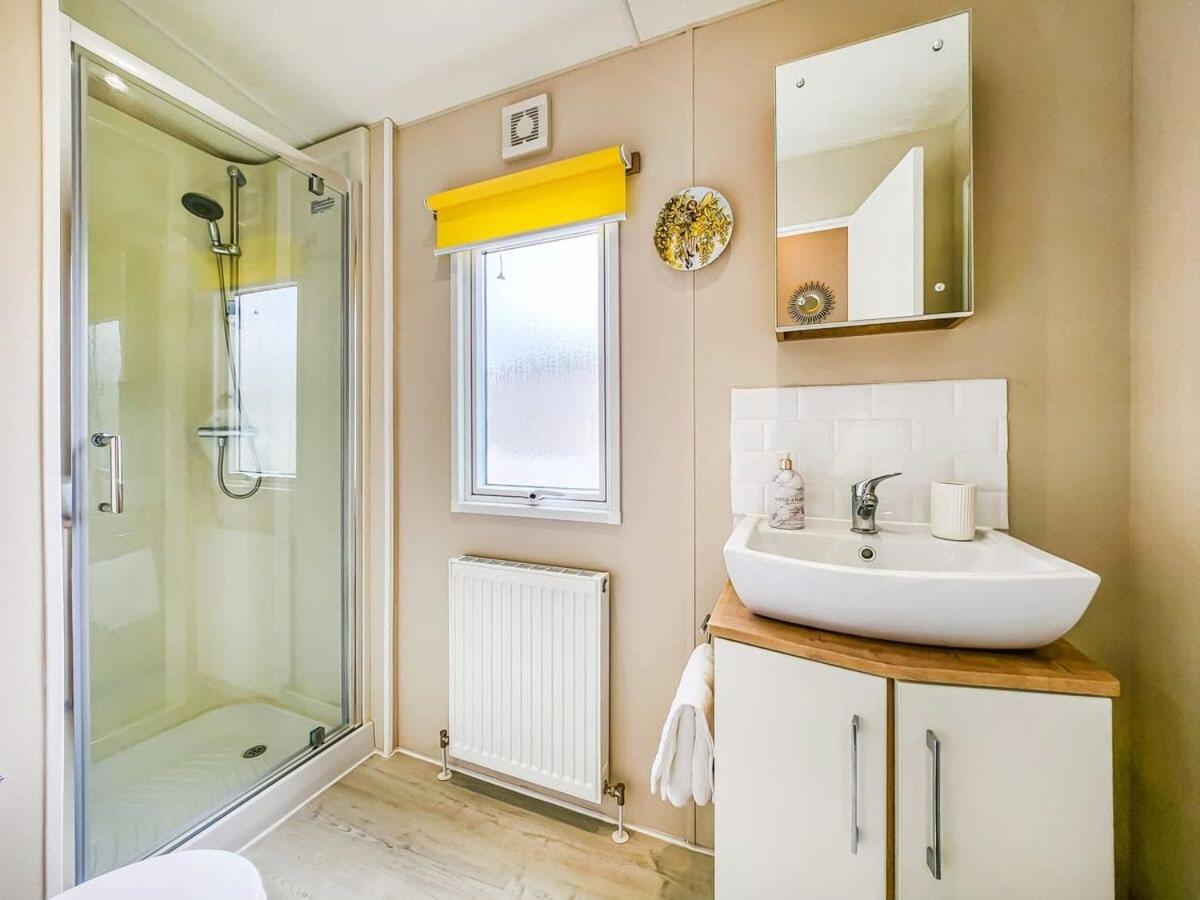 Escape To Paradise At Pevensey Bay Holiday Park 13 Woodland Walk Villa Luaran gambar
