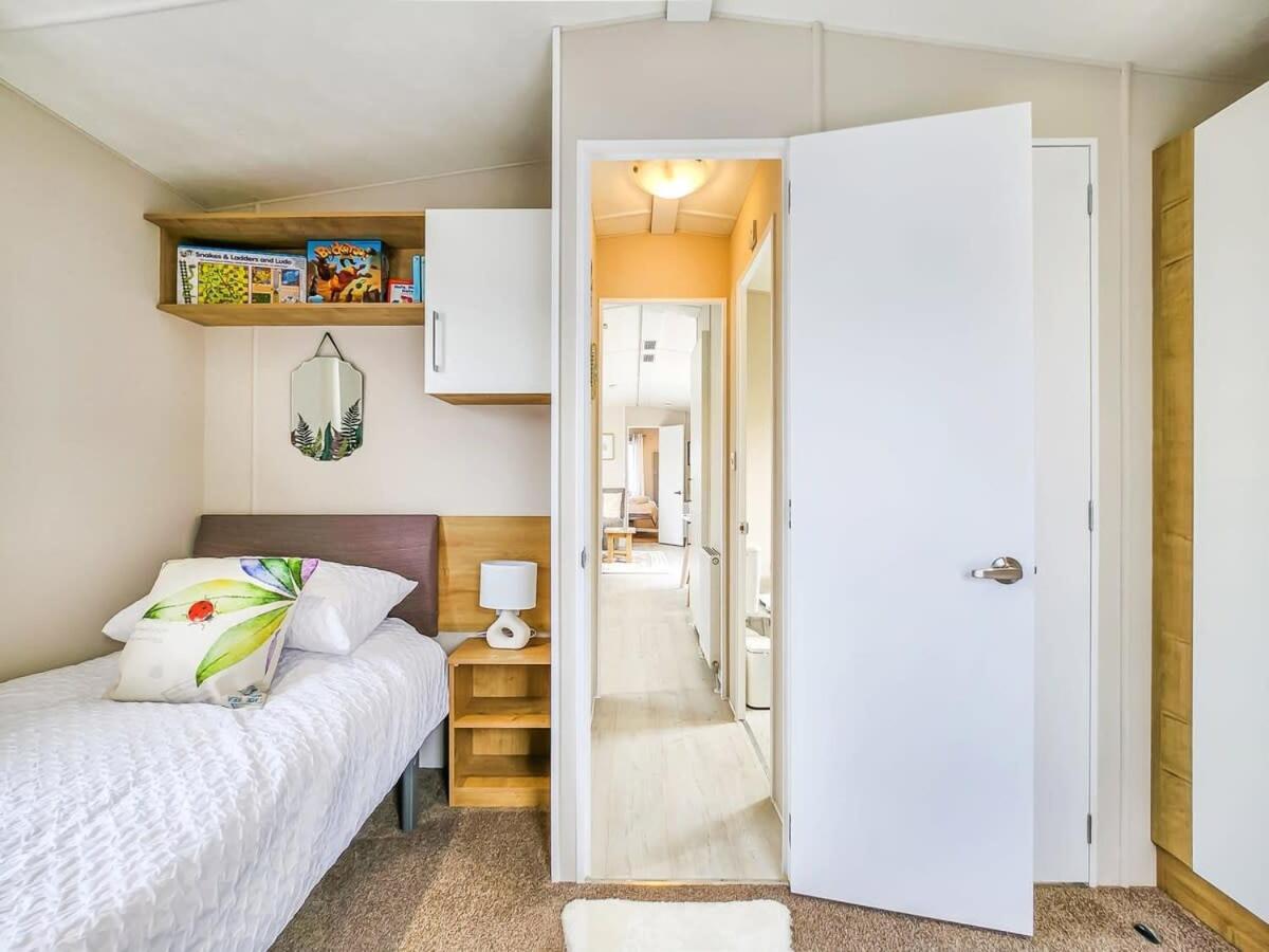 Escape To Paradise At Pevensey Bay Holiday Park 13 Woodland Walk Villa Luaran gambar