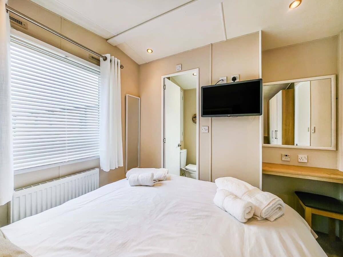 Escape To Paradise At Pevensey Bay Holiday Park 13 Woodland Walk Villa Luaran gambar