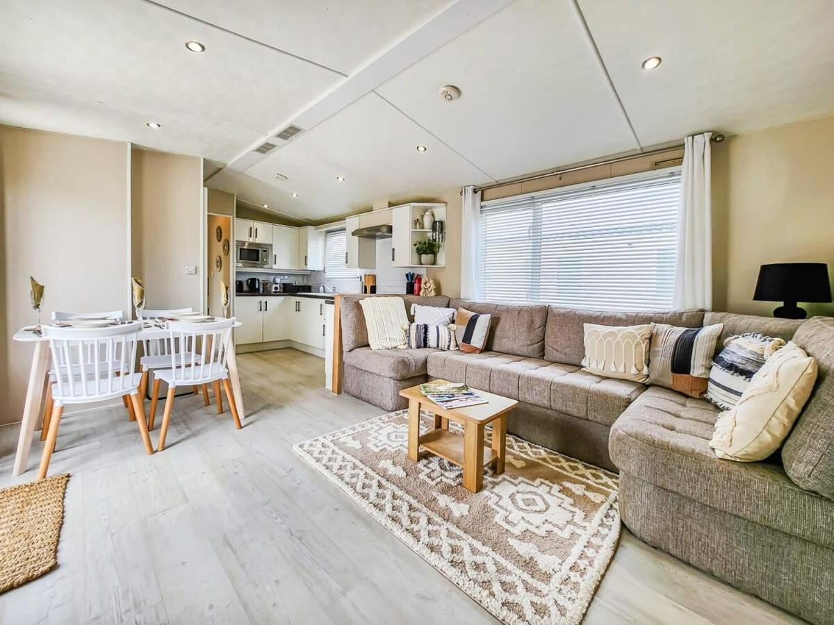 Escape To Paradise At Pevensey Bay Holiday Park 13 Woodland Walk Villa Luaran gambar