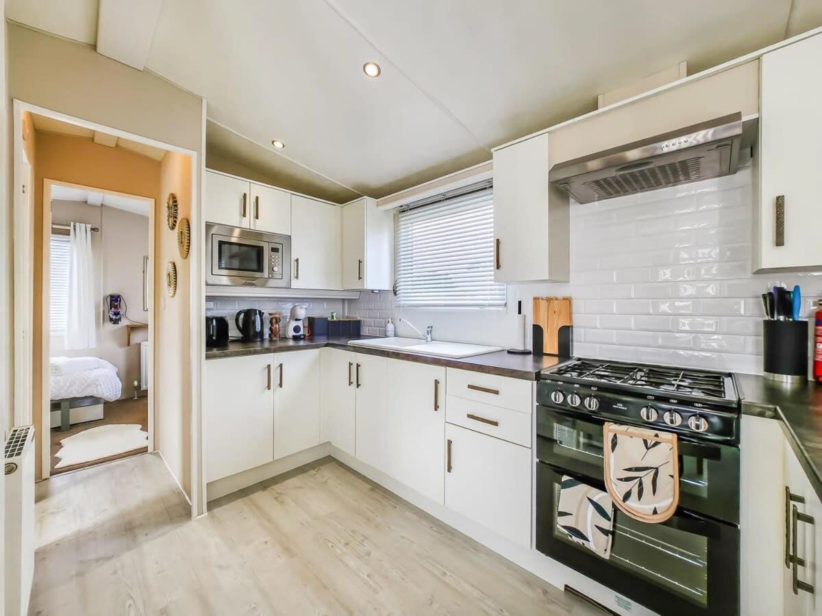 Escape To Paradise At Pevensey Bay Holiday Park 13 Woodland Walk Villa Luaran gambar