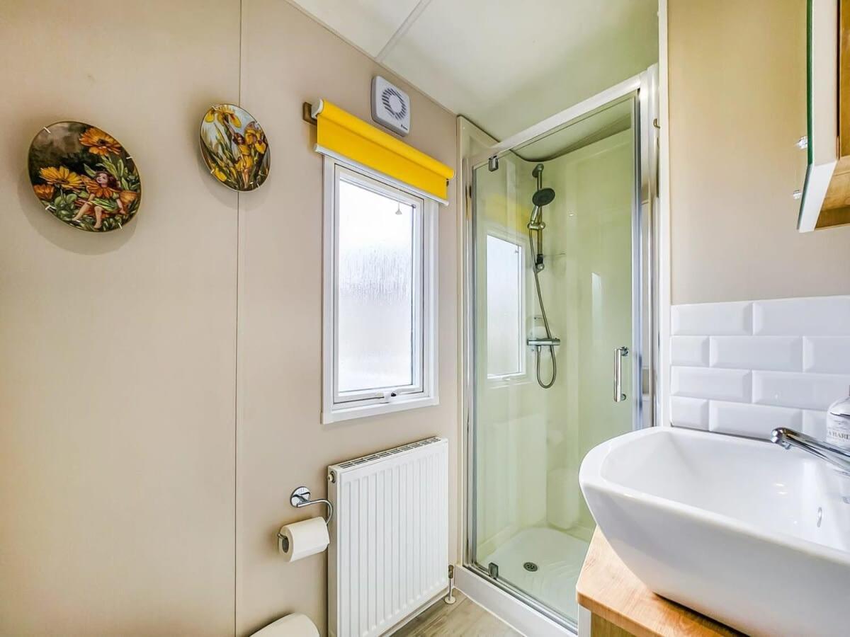 Escape To Paradise At Pevensey Bay Holiday Park 13 Woodland Walk Villa Luaran gambar